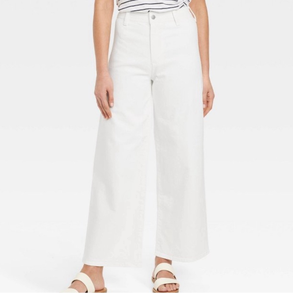 NWT/ Universal thread high rise sailor wide leg ankle jeans - size 17 left